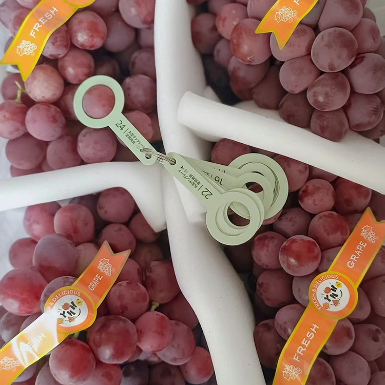 Hilbijartî Farm Fresh Red Globe Grapes